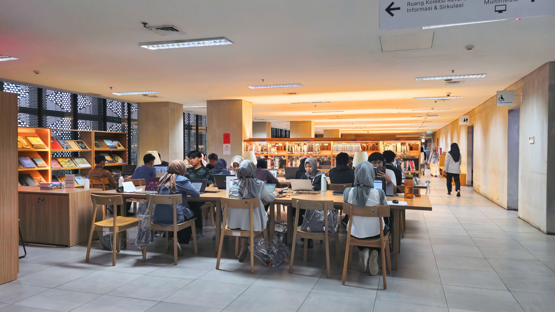 Perpustakaan Jakarta – Cikini: Tempat Baca Kekinian dan Nyaman di Jakarta