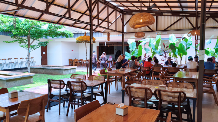 Rasakan Aroma dan Rasa Bali di Warung Bali Pak Gede, Lebak Bulus