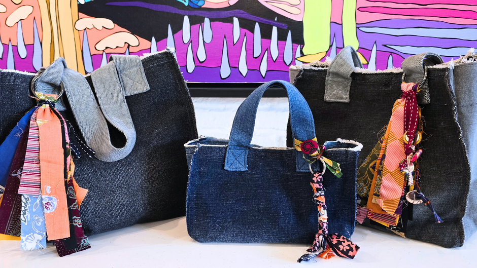 Stylish & Praktis: Handbag Denim Spesial untuk Acara Kasual hingga Formal