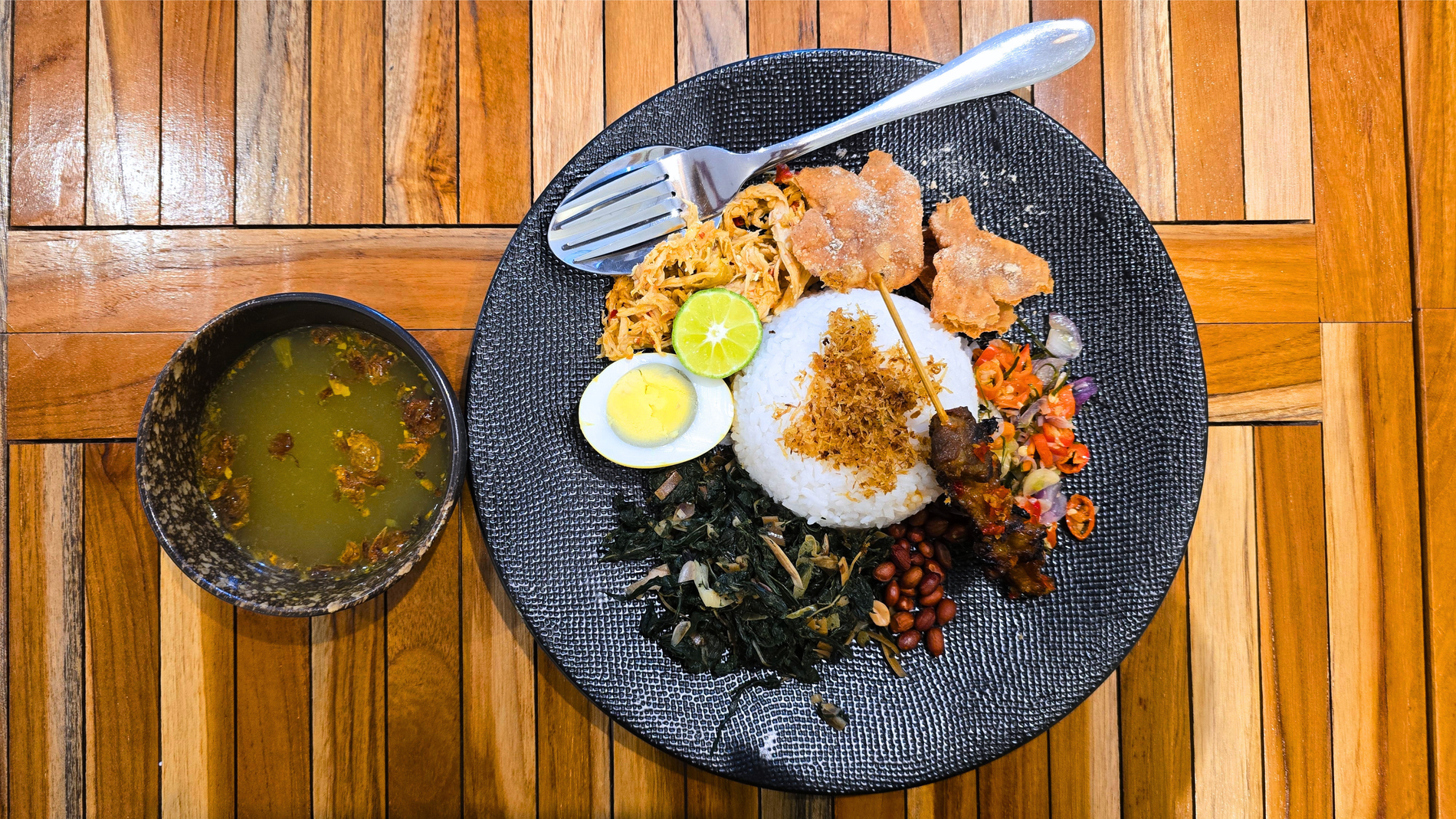 Nasi Campur Bali: Sepiring Rasa, Sejuta Cerita dari Pulau Dewata