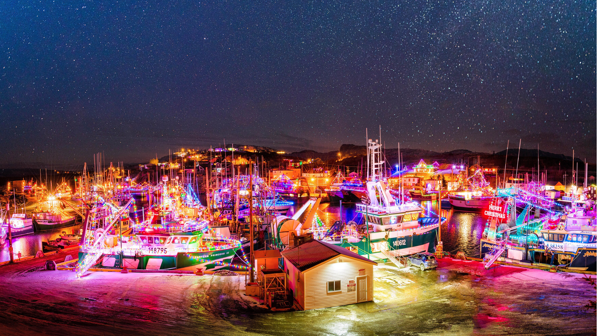 Tradisi Natal Paling Unik di Dunia: Dari Parade Monster Hingga Seni Lobak Raksasa