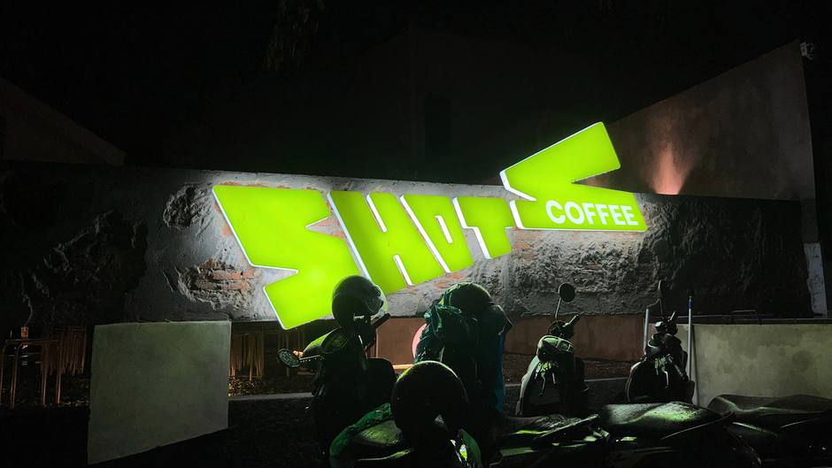 SHOTS Coffee Rawamangun: Tempat Nongkrong Cozy Anak Muda di Jakarta Timur