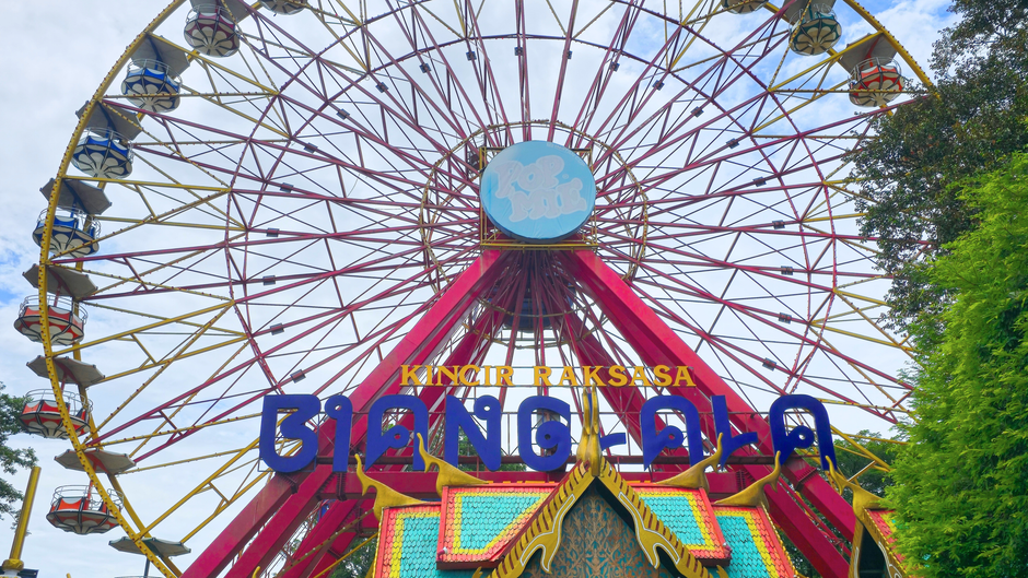 Menikmati Pesona Jakarta dari Ketinggian: Wahana Bianglala di Dufan