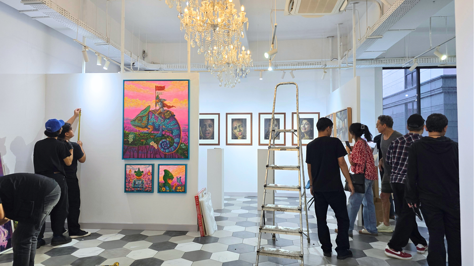 Di Balik Layar IT’S Y(O)UR TIME: Ketika Ruang Pamer Disiapkan dengan Tangan, Keringat, dan Cerita