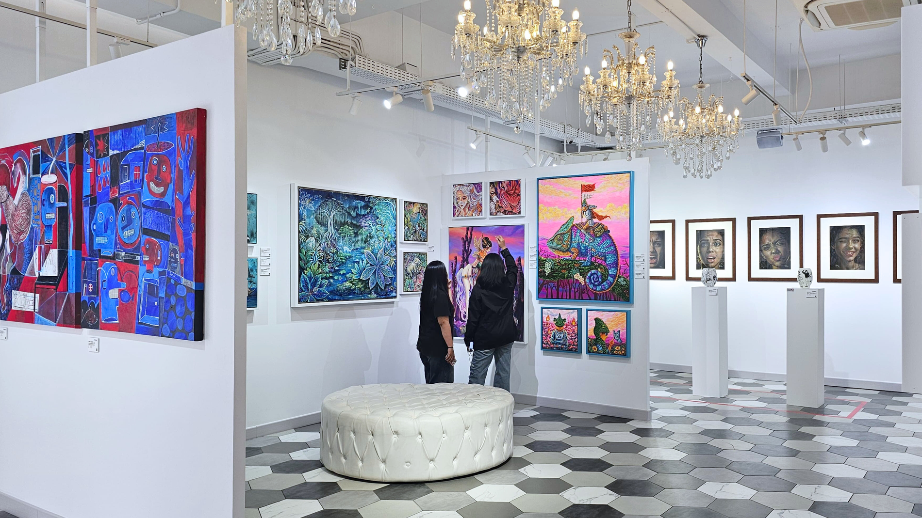 Makna di Balik Titik Merah: Strategi Visual Galeri Seni