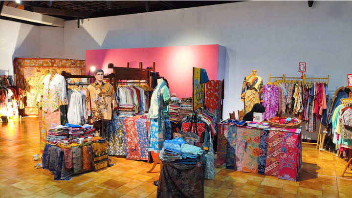 Berburu Batik di “Bazaar Batik Metamorfosa”: Perpaduan Budaya yang Penuh Cerita