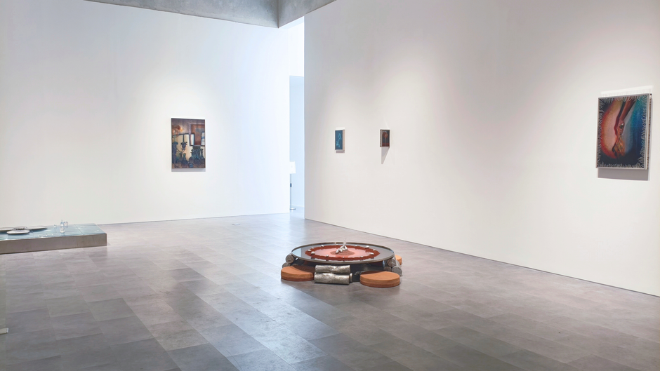 Ruang hening yang Berbisik: Menyusuri Pameran “She Lit My Mouth Without a Word” di Jakarta