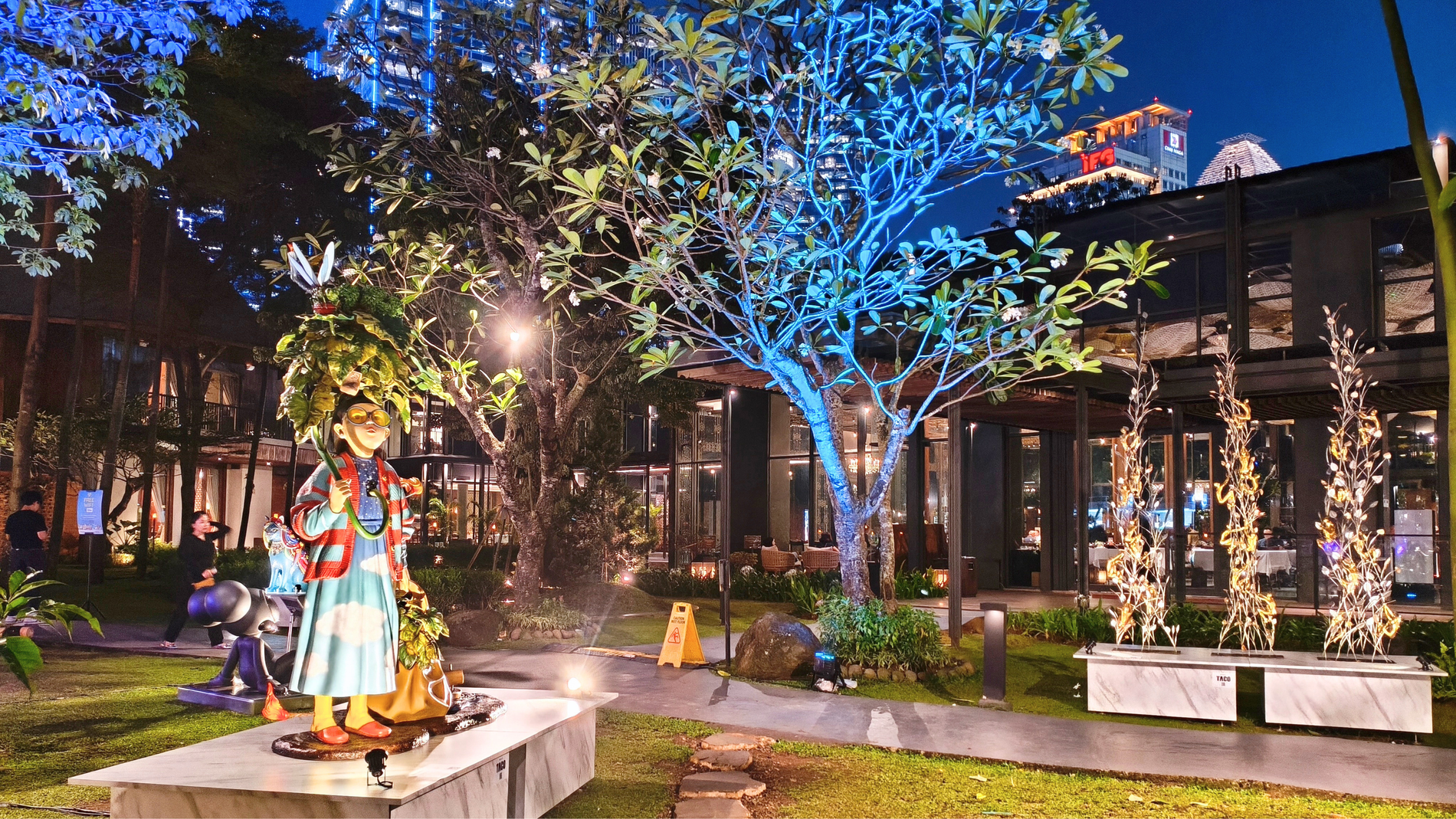 Menikmati Night View di Art Jakarta Gardens 2026, Saat Seni dan Malam Bertemu dengan Cantik