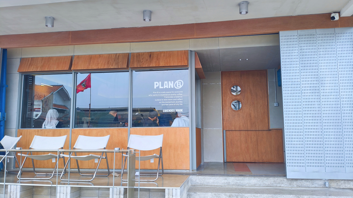 Plan B Coffeeworks Cirendeu, Tempat Nongkrong Favorit Pecinta Kopi dengan Suasana Nyaman