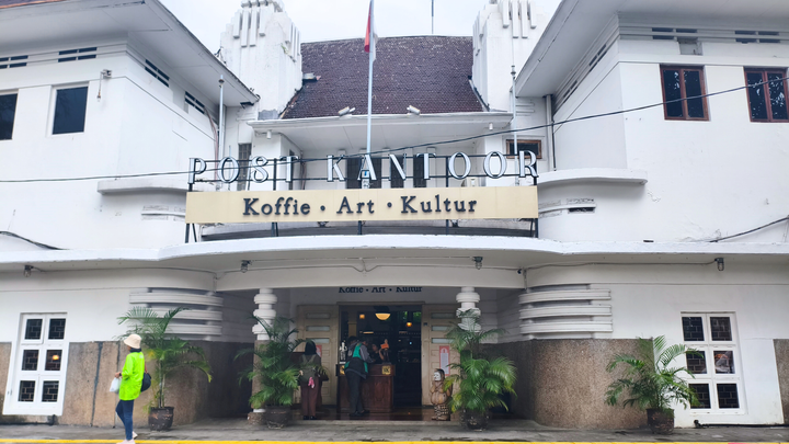 Post Kantoor: Resto dan Seni dalam Balutan Bangunan Klasik Bergaya Kolonial