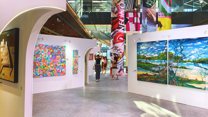 Parallel Conversations: Menikmati Karya Seniman Dunia dalam Satu Ruang Pameran