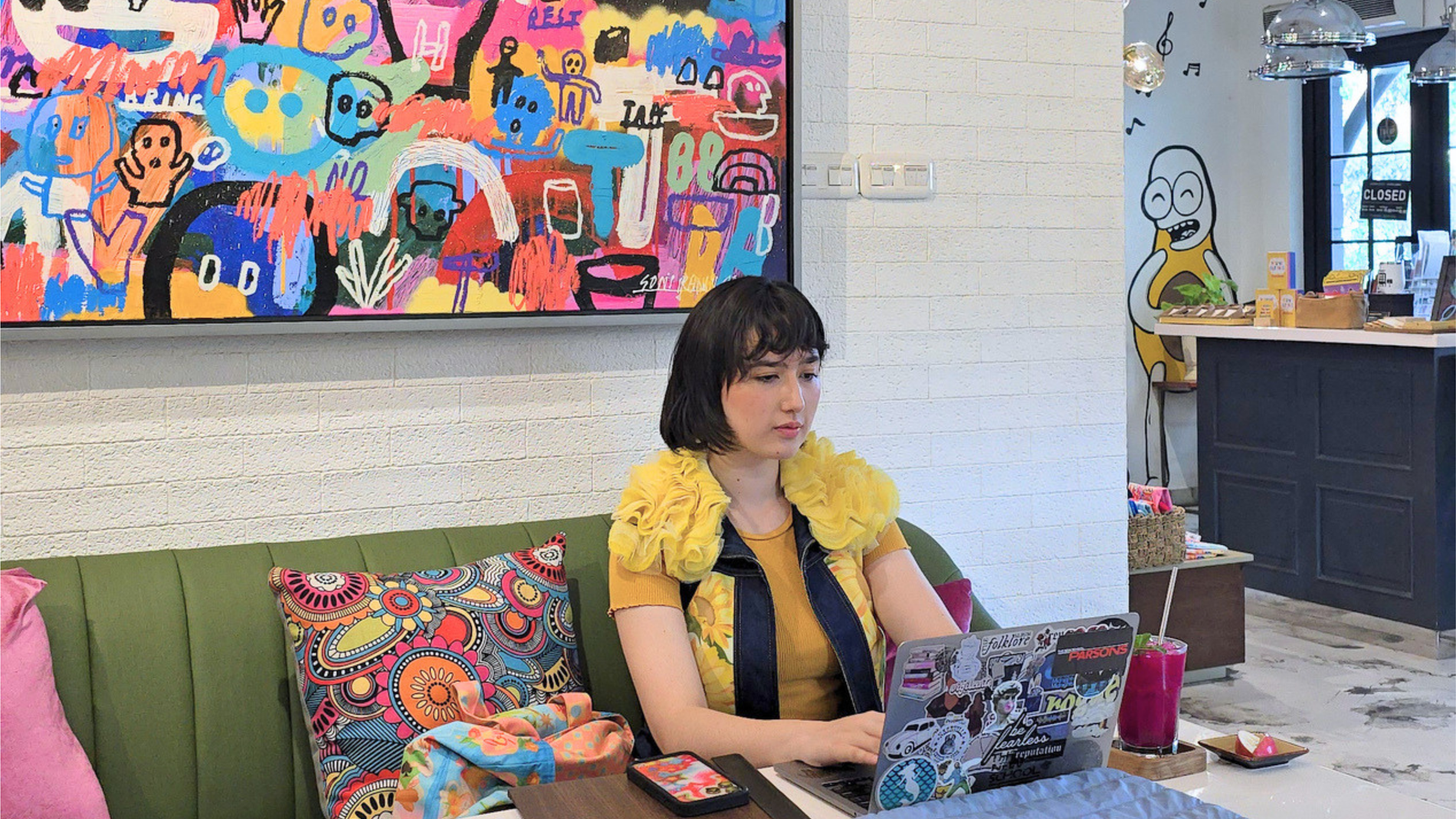 WFC (Work From Cafe) Lebih Produktif? Coba Suasana Artsy di Kemang Ini