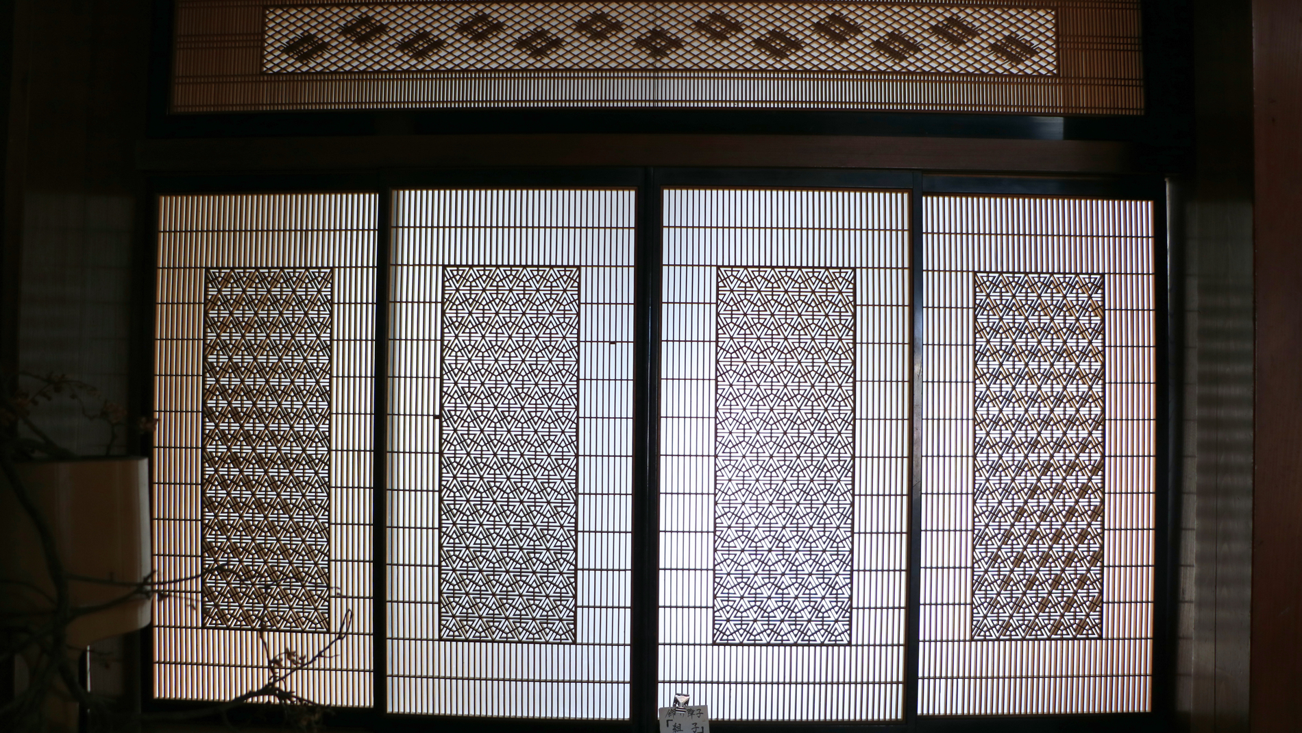 Kumiko Woodworking: Seni Merangkai Kayu Tradisional Jepang yang Sarat Ketelitian