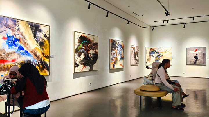 Menemukan Ruang Bernapas Lewat Warna: Menyusuri Pameran “Oxygen” Karya Agus Budiyanto