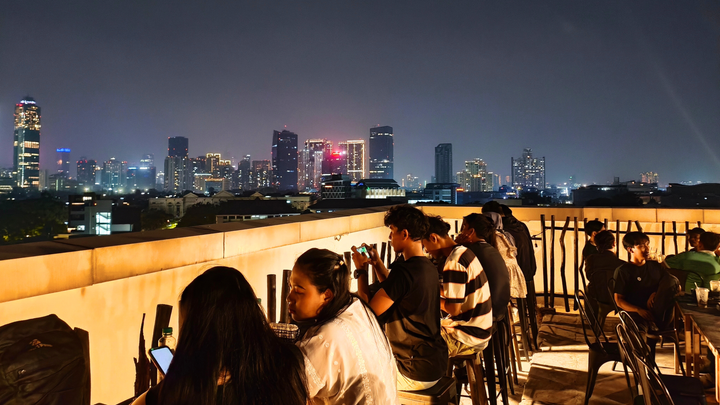 Ngopi Santai Sambil Menikmati Citylight Jakarta di KOBAin Coffee Tebet