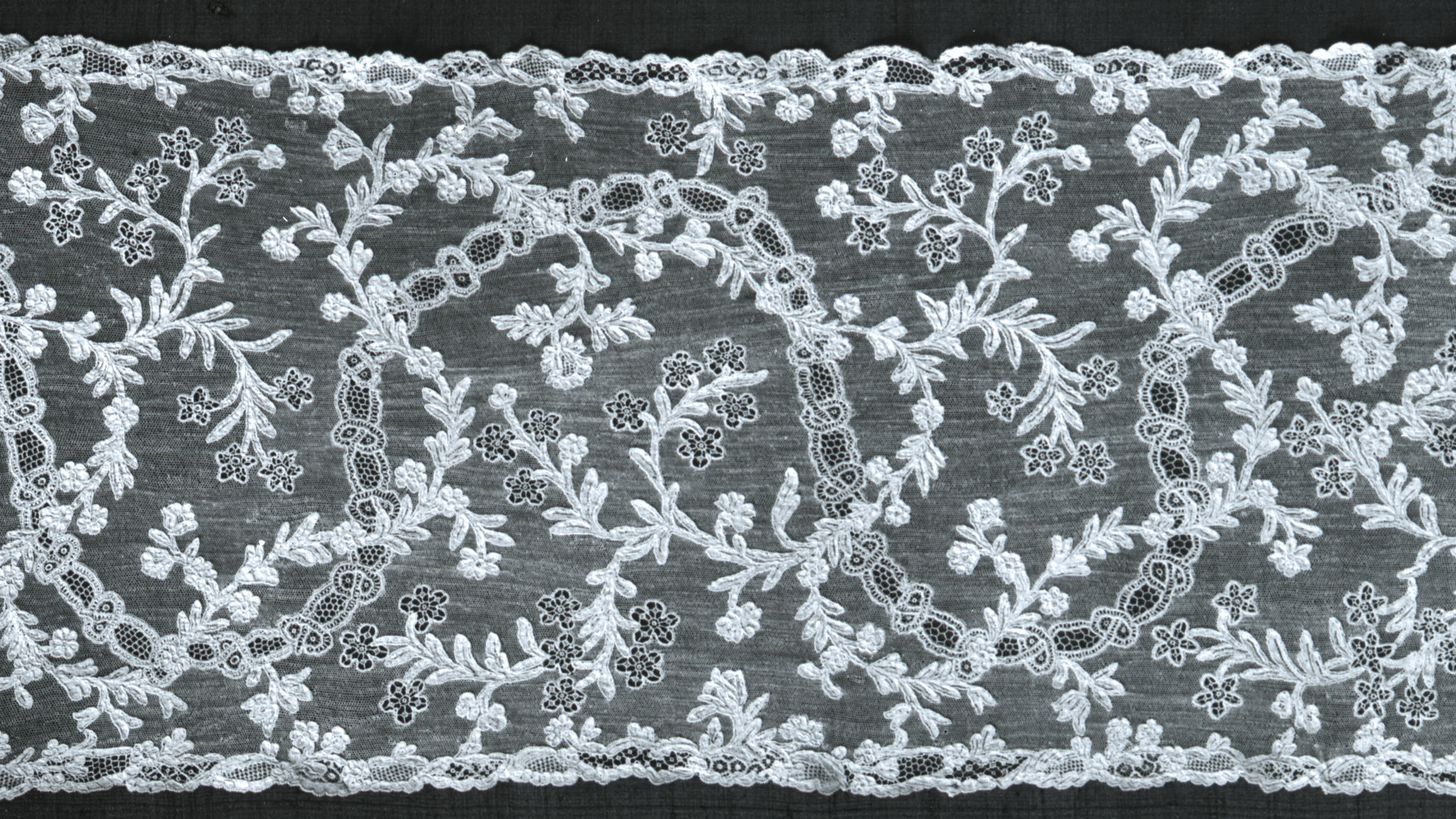Lace of Alençon: Renda Halus sebagai Warisan Prancis