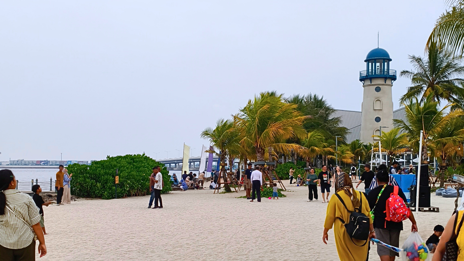 Menikmati Indahnya Senja di Pantai Pasir Putih PIK 2: Liburan Seru Dekat Kota