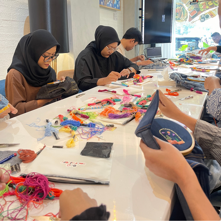 Workshop Menyulam dan Melukis: Sabtu dengan Keterampilan Baru bersama 2Madison